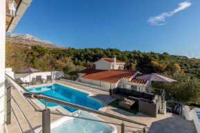 Hotels in Tugare